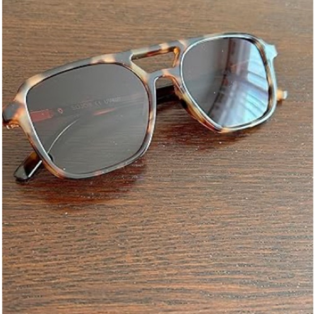 Stylish Tortoise Shell Sunglasses